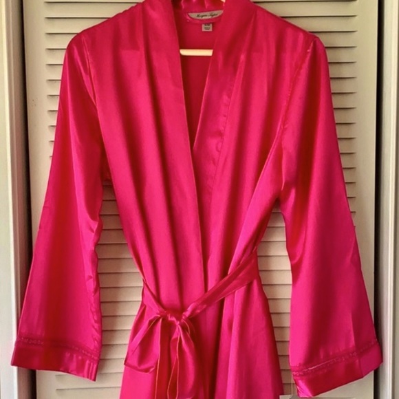 Morgan Taylor Other - MORGAN TAYLOR Intimates Robe